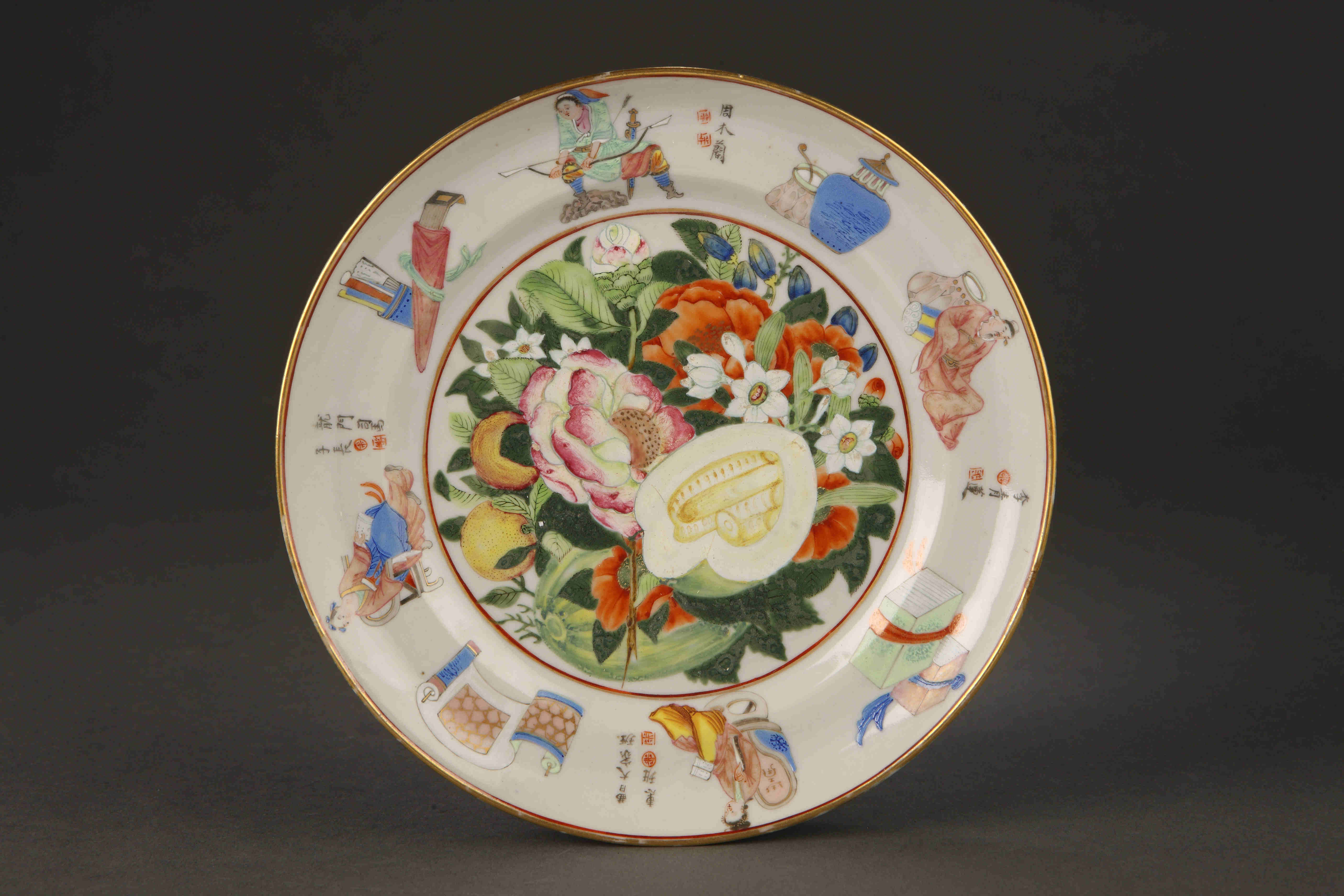 圖為清道光廣彩描金《無雙譜》花果紋碟。（來源：廣州十三行博物館）